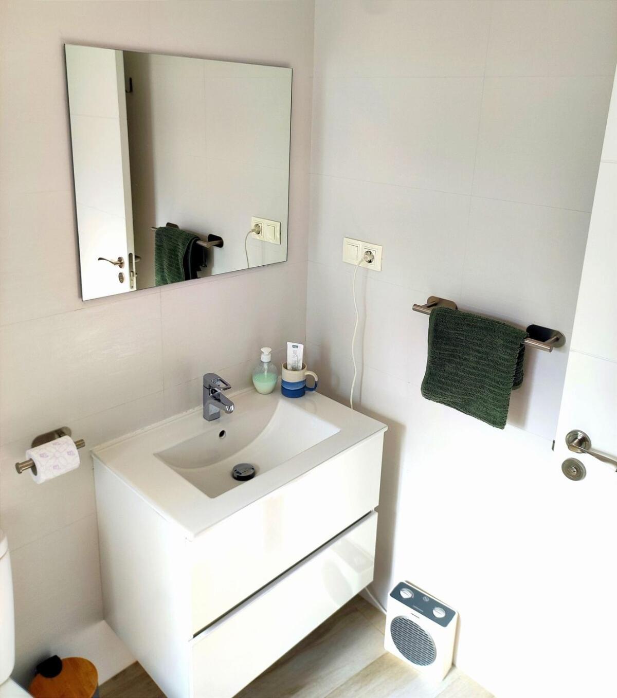 Bright Apartment In Малага Екстериор снимка
