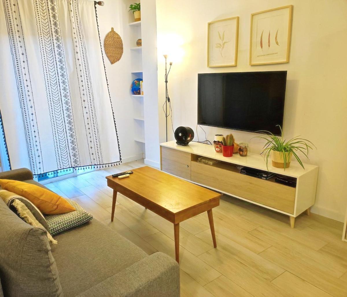 Bright Apartment In Малага Екстериор снимка